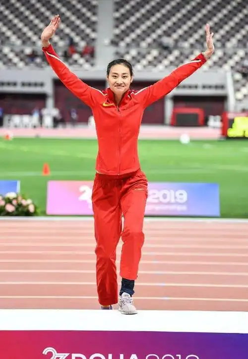 撑杆跳美女李玲亚锦赛4米61夺冠推杆失误遗憾冲击4米71未果