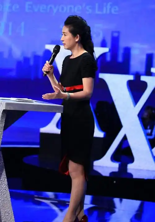 王小丫老了也成熟了,但没逃过中年发福,一身黑显瘦还撑气质