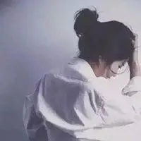 丸子头头像女生背影_炸丸子头发型的美女头像图片【点击鼠标右键下载