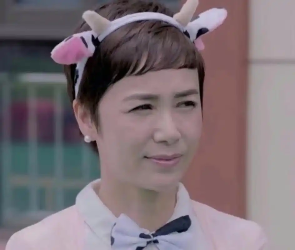 七十岁的刘晓庆,在演少女. 五十岁的蒋雯丽,在演丫头.