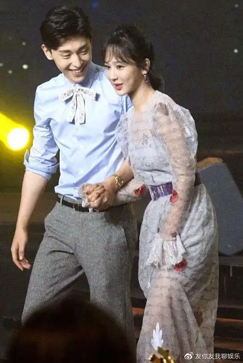 折腰在同时接触杨紫和邓伦邓伦很想捆绑杨紫重新获得热度