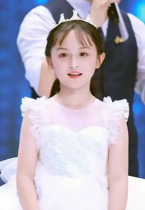 《庆余年》里小范闲的扮演者韩昊霖,《芈月传》的小芈月扮演者刘楚恬