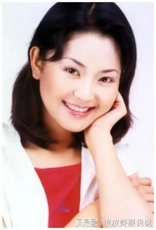 央视主持方琼:与大8岁领导闪婚,婚后分居多年,她如今幸福吗?