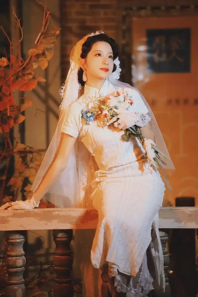 民国30s旗袍婚纱造型.出镜:@拿铁爱喝牛奶  摄影:@一窝 - 抖音