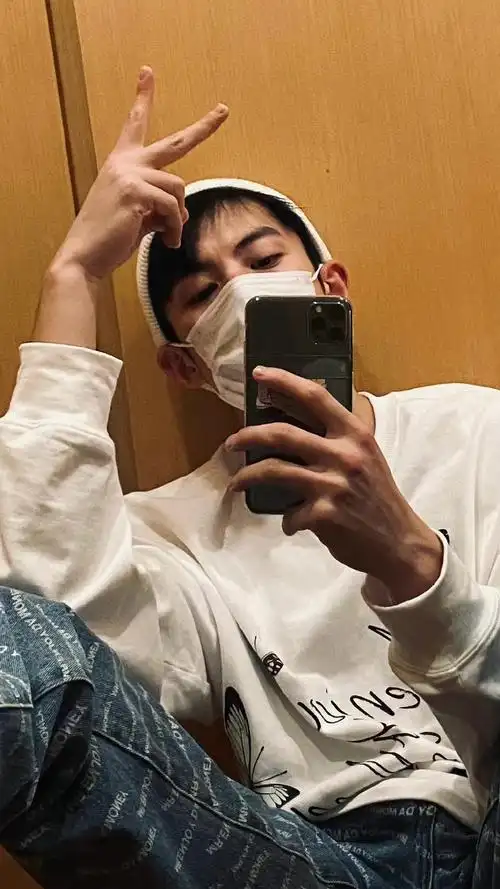 王鹤棣 | 鹤帝对镜拍帅