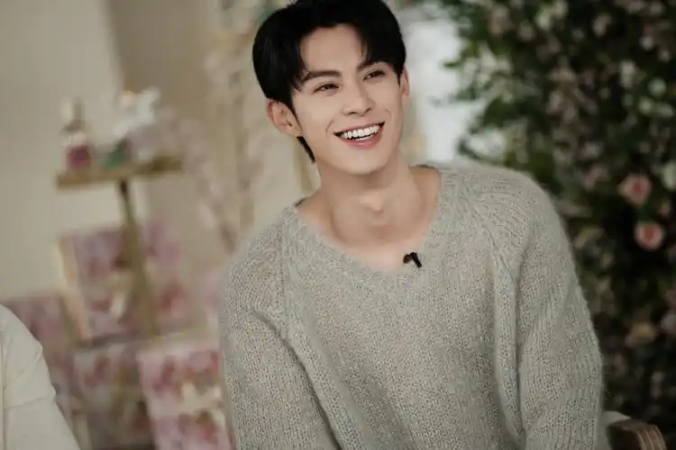 王鹤棣春日新营业照……_高清图集_新浪网