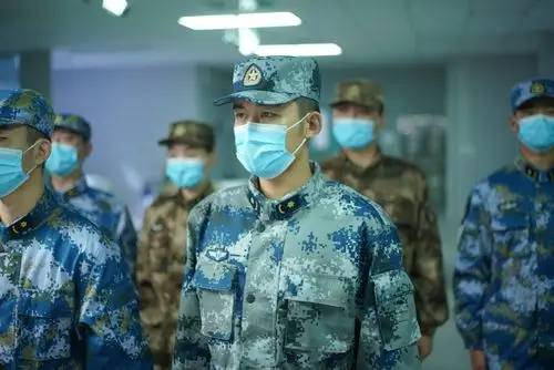 "最帅军医"张粟奋战火神山 精湛演技再现医者仁心