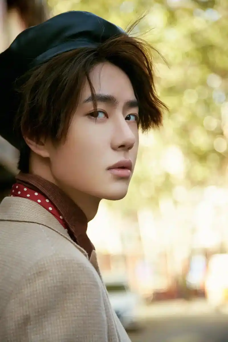 王一博星光大赏 蹲一个大帅哥王一博星光大赏出发图期待明天的 - 抖