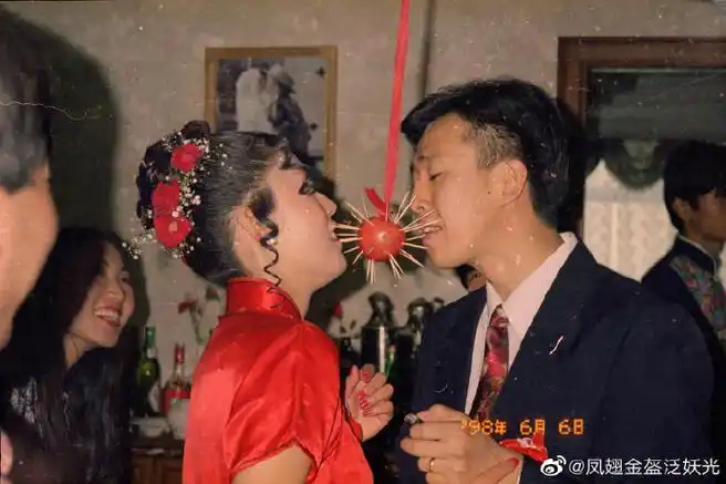 索文收集的90年代中国人的婚礼照片,90年代的味道扑面而来.#老照片