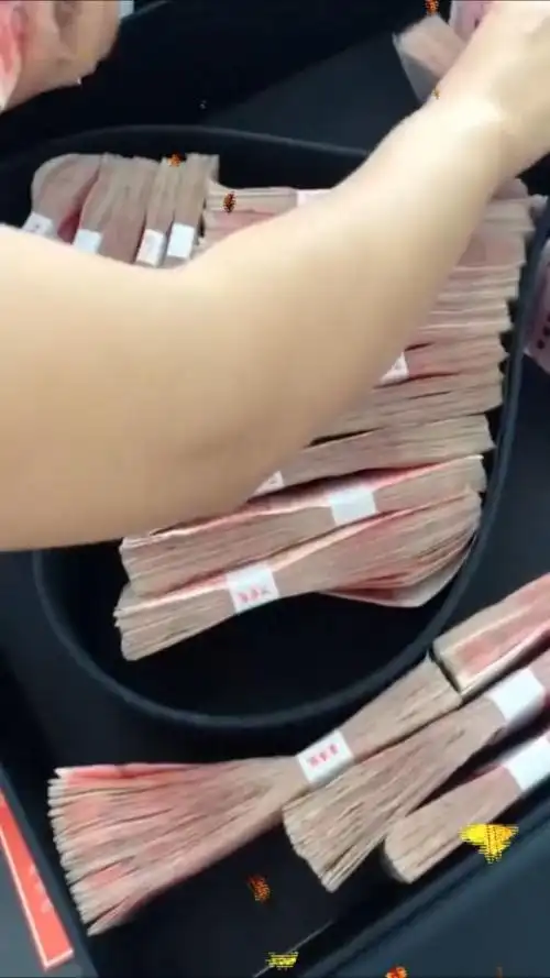 有钱人的求婚,摆上50万现金,直接成功一半!