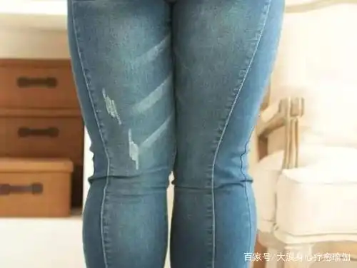 一种是大腿内侧肌肉延长,造成紧绷无力.比如o型腿.