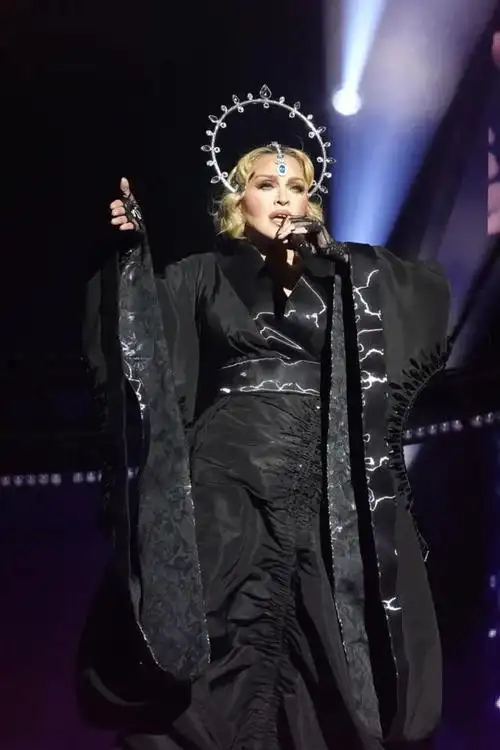 麦当娜因容貌衰老被网友冷嘲热讽,网友是否太过于苛刻?