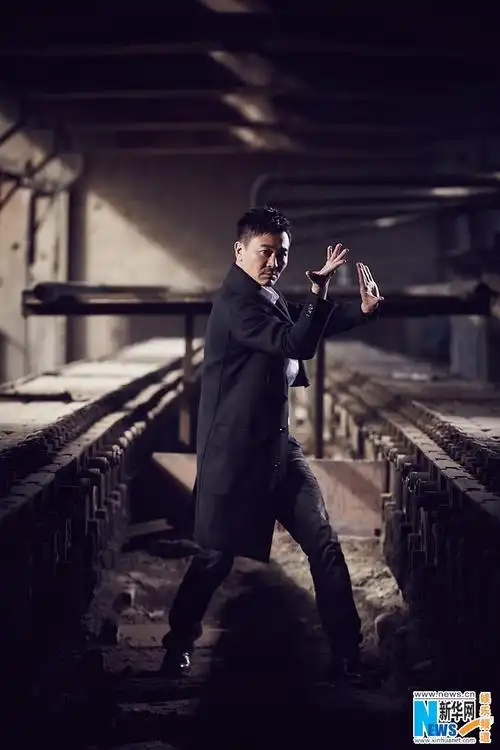 吴樾全新写真大片曝光 眼神坚毅硬汉十足