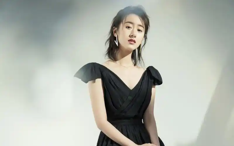 袁冰妍个性养眼写真图片桌面壁纸