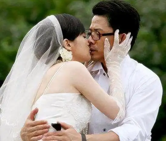 众所周知,段奕宏在镜头前表现出"社交恐惧"的一面,他本身就不喜欢这样