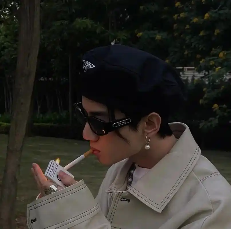 微信头像抽烟沧桑男 - 抖音