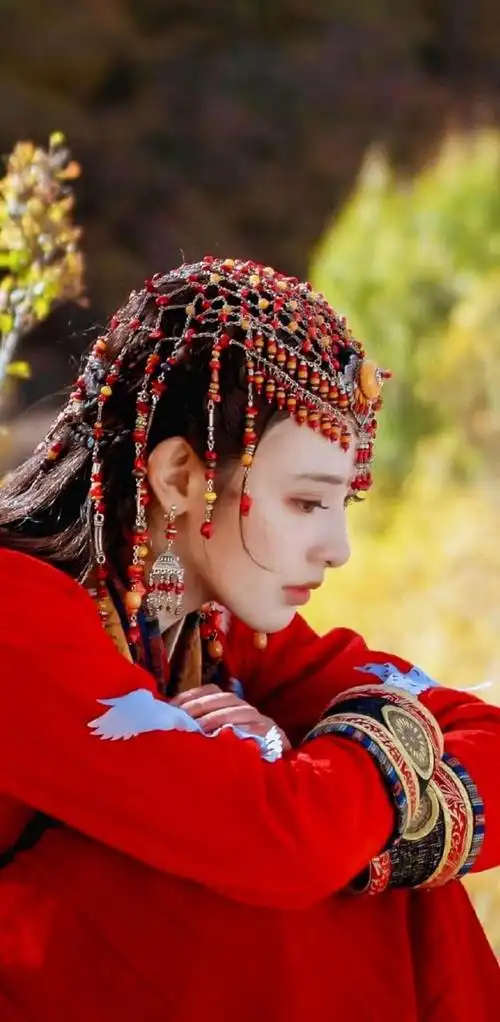 《东宫》惊艳众人的红衣造型