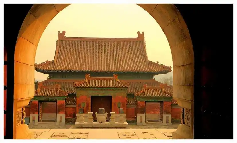 明定陵发现明三彩香炉炉中有个谜样青铜器它究竟是干啥的