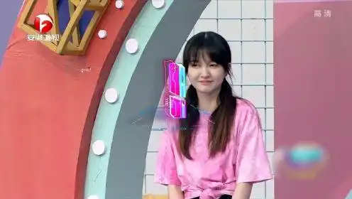 蓝光乐队主唱丹丹笑容满面太可爱