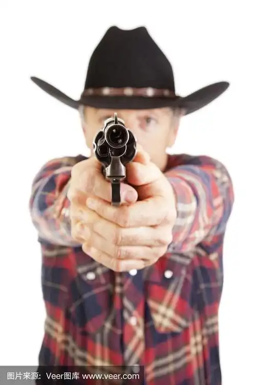 牛仔拿枪指着摄像机
