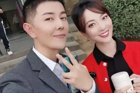 余声街头做志愿者面容憔悴令人心疼将以往与丈夫恩爱视频删光