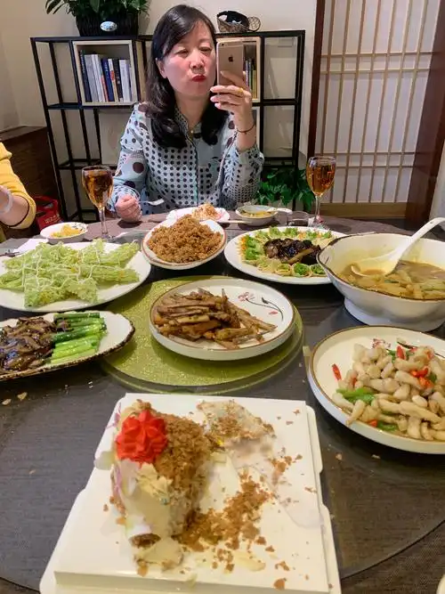 素食餐厅的饭菜特别适合女士们!