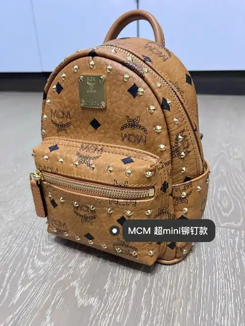 mcmmini双肩包的另一种背法带娃出街包