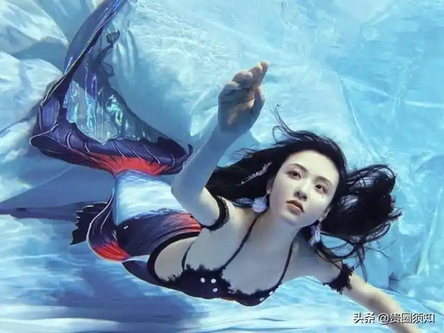 吴倩美人鱼公益大片美翻水中意境氛围感满满当妈后身材超火辣