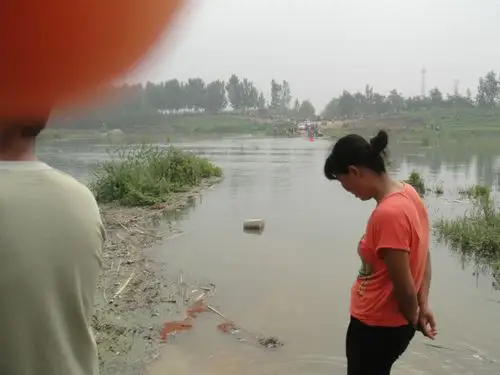 (原创)令人揪心的打捞溺水儿童现场