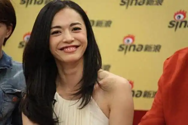 大嘴,驴脸,平胸,明明长得"丑"却火遍大江南北,她们凭啥?