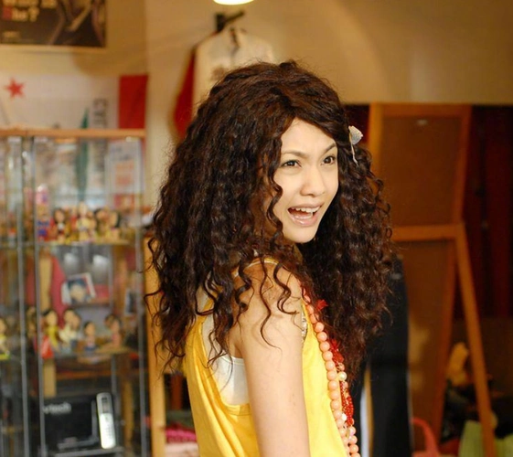 杨丞琳挑战"爆炸头",时髦感真实存在,李荣浩的眼光太毒了