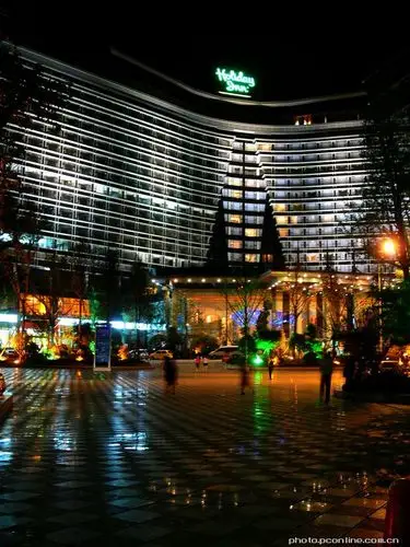 皇冠假日酒店(夜景)