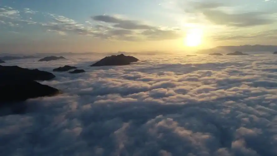 云海之上高山之巅相约最美塔云山