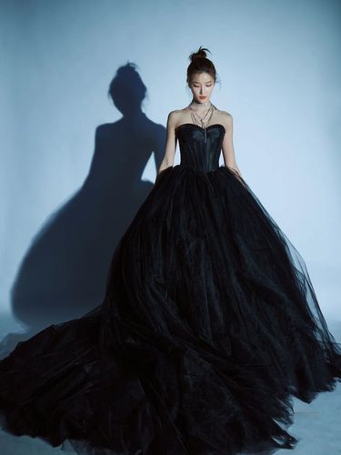 森系网纱情侣外景拍照抹胸礼拖尾服摄影写真黑色婚纱影楼主题服装