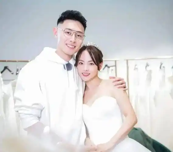 张嘉倪买超到底怎么样了?原来不爱都有迹可循,宠妻人设立太高!