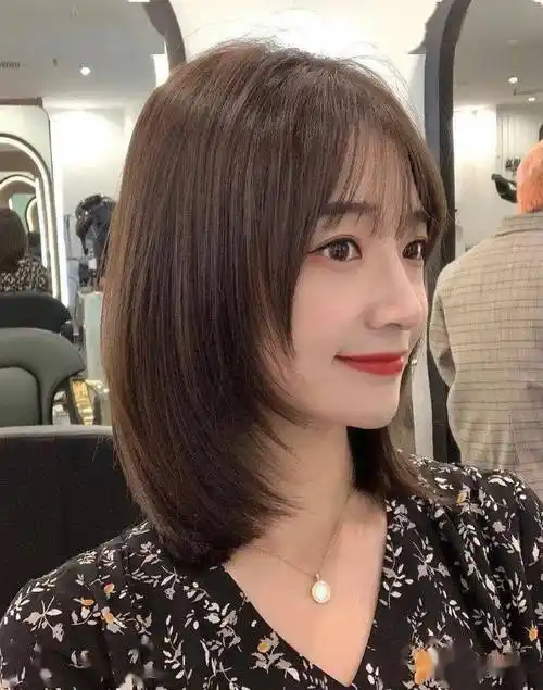 2021年流行 "中发碎剪"_发型