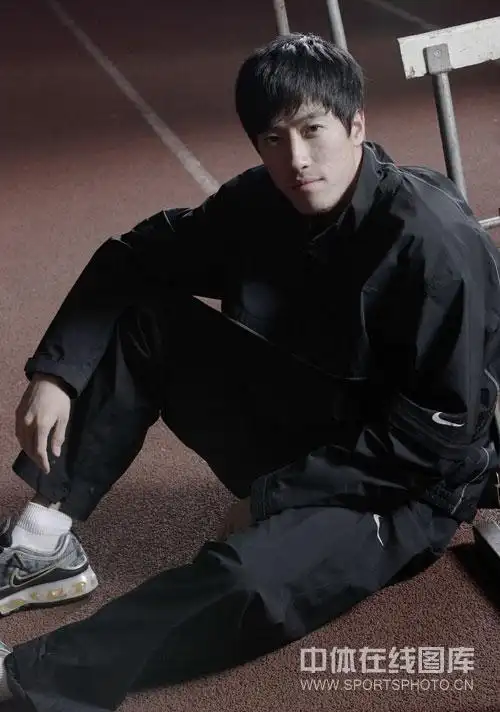 组图:中国众星写真曝光 刘翔坚毅郭晶晶秀甜美