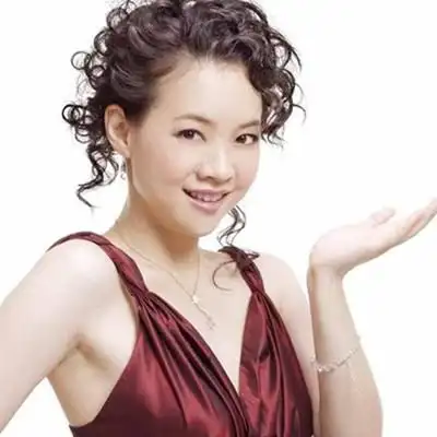 【图】曾咏仪和曾宝仪照片美艳 两美女照片外露