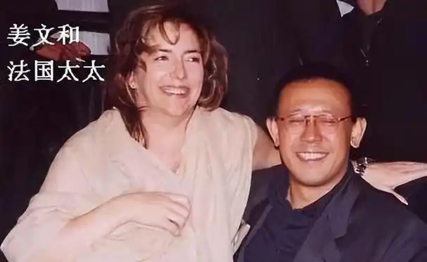 老夫少妻姜文宠爱周韵年纪差距大仍紧拴