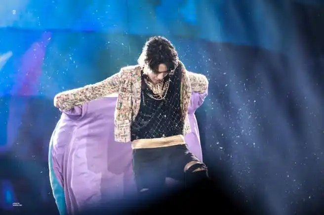 王一博吊威亚后空翻