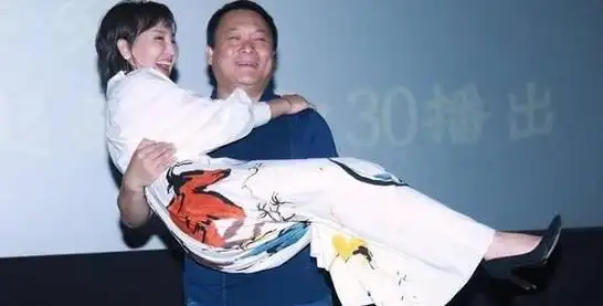 她19岁与导演私奔裸婚在地下室连生3胎今老公用7部剧将她捧红