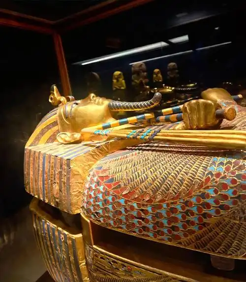 埃及博物馆:法老时代的文物宝藏 🏺