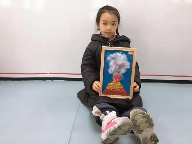 大二班特色手工教学第六课《火山喷发》