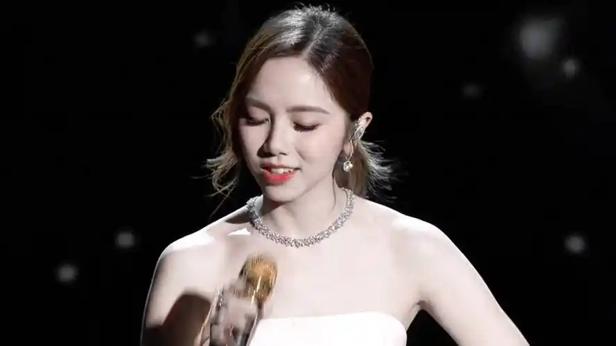 《时光音乐会3》重磅来袭:邓紫棋泪谈林宥嘉,感情伤痕触动人心_华晨宇