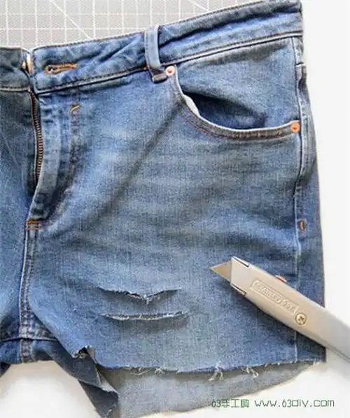 旧牛仔裤改成热裤(超短裤)diy教程