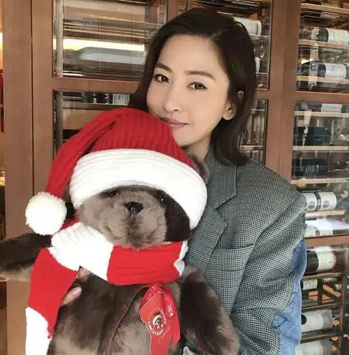 名模周汶锜结婚七年亲眼目睹法籍富商老公出轨却表现麻木