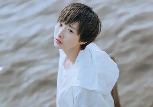 女生中性偏男生的短发发型短发显得干练精神而且特别好打理