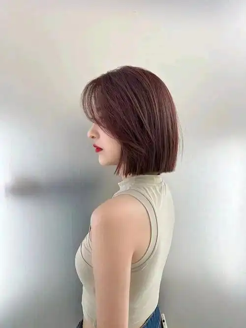 露耳层次短发,波波头和长卷发,哪个发型更适合你