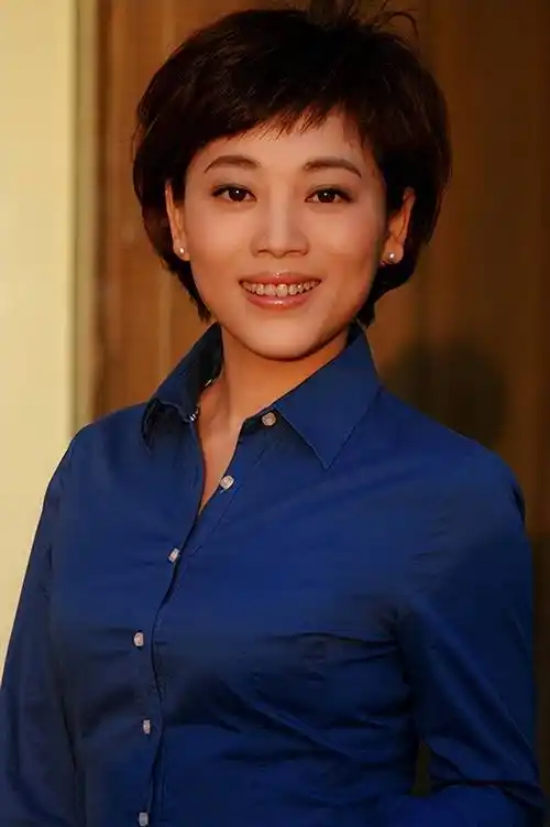 央视主持人劳春燕:在泪水中与丈夫分居15年,风光背后有心酸_新闻_工作