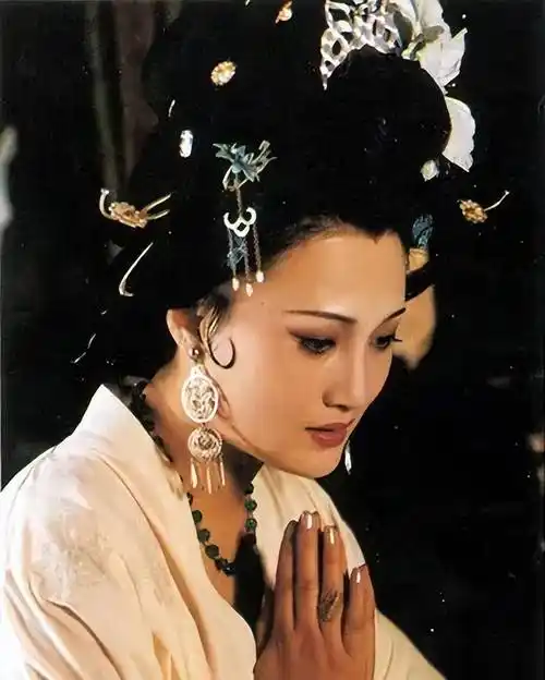 "最美杨贵妃"林芳兵:因美貌遭人算计,为角色不惜落下终身疾病_唐明皇